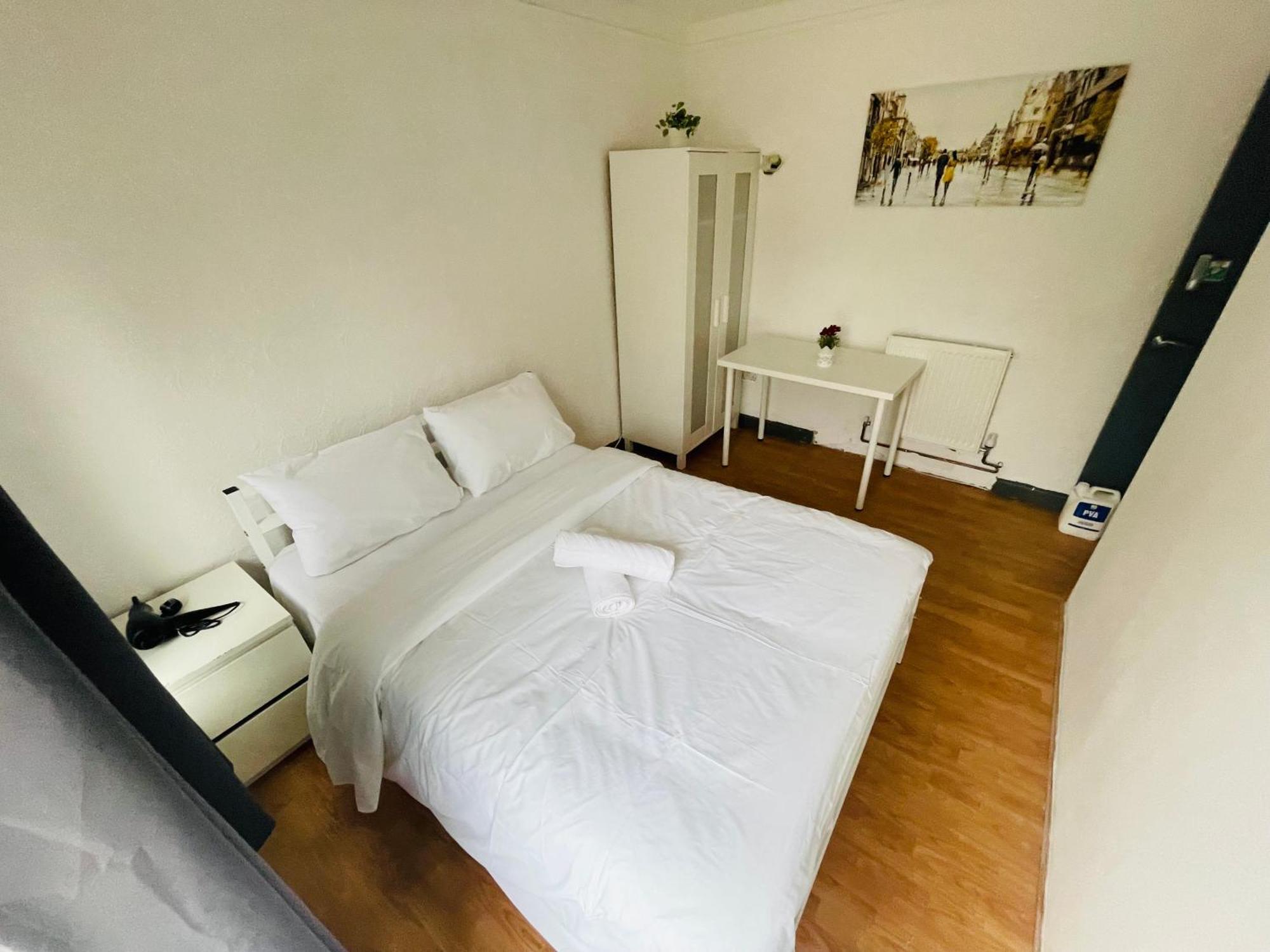 Gazde/Camere de închiriat Grundy28 Londra